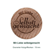 Originalgravur Mit Liebe selbstgemacht auf dem Holzgriff eines 19-mm-Holzgriffkorkens.