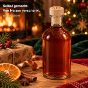 Apotheker 250 ml gefüllt als Geschenk im weihnachtlichen Ambiente mit Baum und Kamin; 6er-Set.