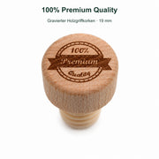 Gravurmotiv 100% Premium Quality auf dem naturfarbenen Holzgriff, vollständiger Verschluss in schräger Ansicht.