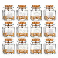 50 ml Korkenglas Quadrat mit Weihnachtsgravur – 12er-Mix – 12 Gefäße mit den enthaltenen Verschlüssen und den angegebenen Glasgravuren, weißes Produktbild